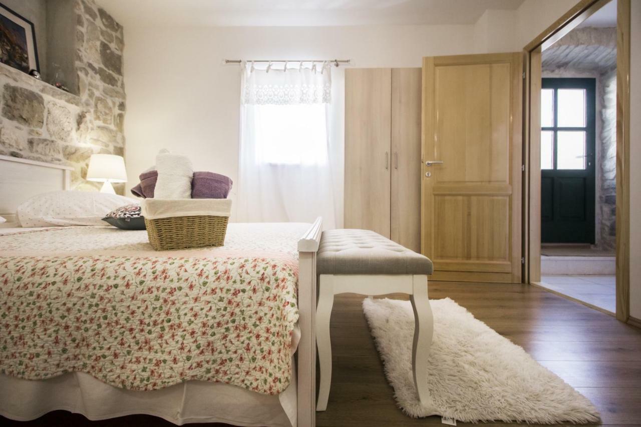 Apartments Dvor - Ap1, Ap2, Ap3 Baska Voda Ngoại thất bức ảnh