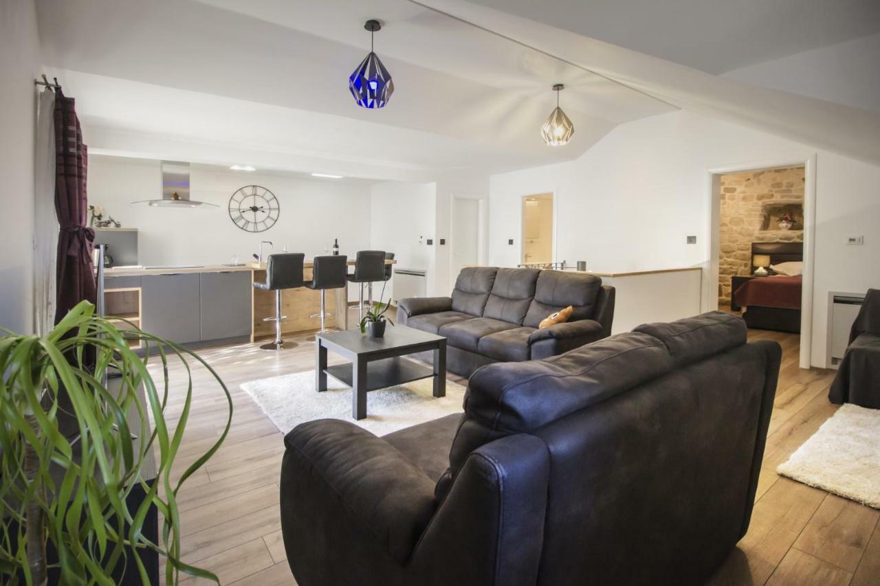 Apartments Dvor - Ap1, Ap2, Ap3 Baska Voda Ngoại thất bức ảnh